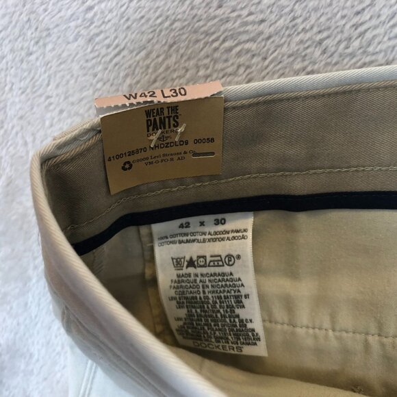NWT Dockers Men's D4 Relaxed Chino Pants Size 42x30 Beige Flat Front Straight - Picture 10 of 15